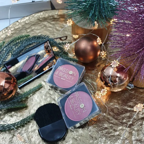 Accentra Advent Beauty Calendar GOLD 24 Days Adventný kalendár s 24 kozmetickými doplnkami a produktmi pre ženy