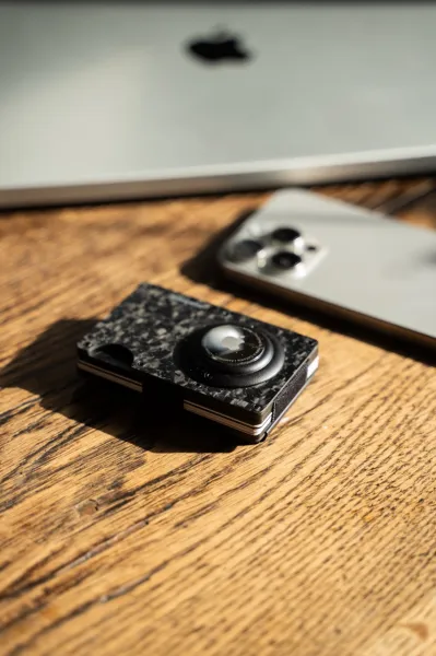 Innocent Smart AirTag Wallet - Black