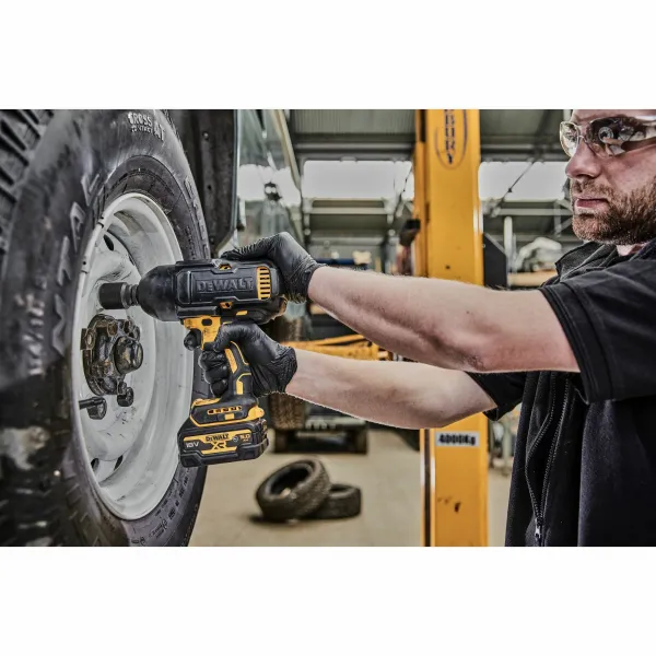 DEWALT DCF900NT Uťahovač rázový 18V 1/2" krúžok Tstak bez AKU