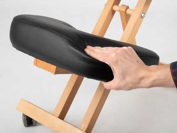 JAKS Ergonomická drevená kľakačka Ergo Simple