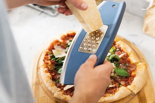 Pizza krájač a strúhadlo LEO