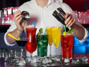 10-dielna barmanská súprava DERBY