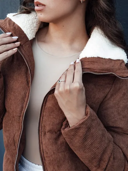 Dámska módna hnedá zimná bunda Trendyglam