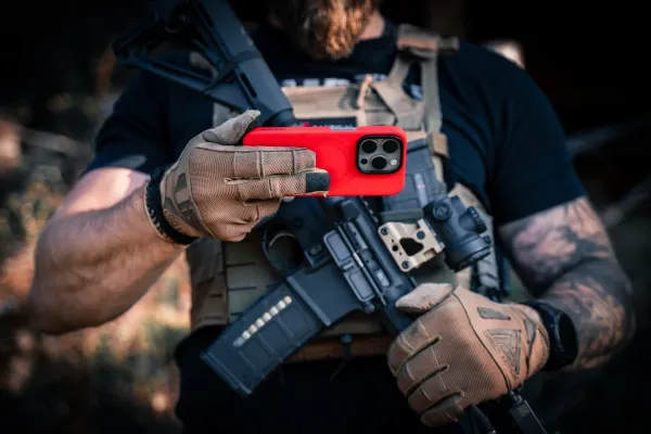 Tactical MagForce Aramid Kryt pre iPhone 16 Pro, Červený