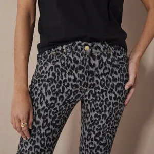 Úzke dlhé nohavice, leopardia potlač