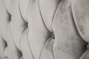 LuxD Posteľ Spectacular strieborná  180 x 200cm