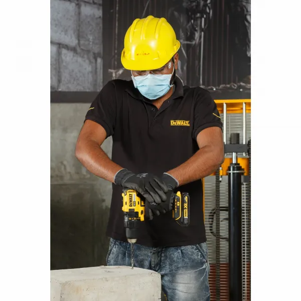 DEWALT DCD777S2T Skrutkovač/Vŕtačka 18V 2x1,5Ah bezuhlíková
