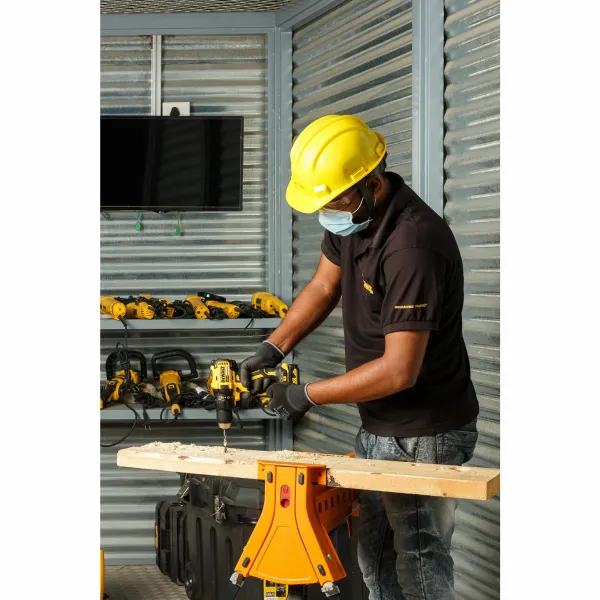 DEWALT DCD777S2T Skrutkovač/Vŕtačka 18V 2x1,5Ah bezuhlíková