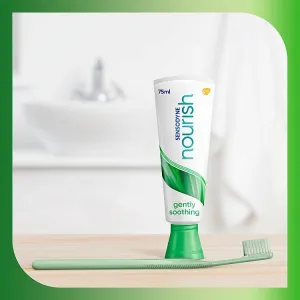 Sensodyne Nourish Healthy Clean zubná kefka