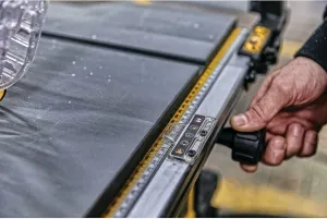 DEWALT Elektrická stolová píla 250 x 30 mm, 2 000 W DWE7492-QS