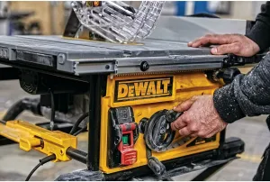 DEWALT Elektrická stolová píla 250 x 30 mm, 2 000 W DWE7492-QS
