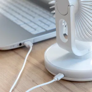 InnovaGoods Stolní ventilátor FanLed s USB nabíjením a LED diodami