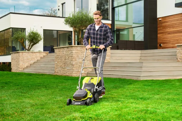 AKU kosačka na trávu RYOBI RY18LM37A-240 RY5133004798
