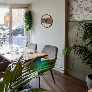 LAVVU LCT4010 - Štýlové drevené hodiny Loft v industriálnom vzhľade