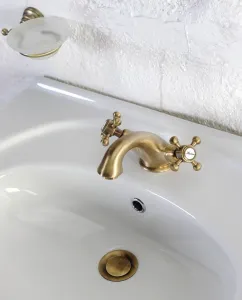 ANTEA stojanová umývadlová batéria s výpusťou, bronz 3176