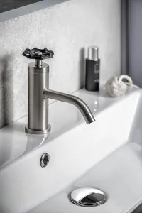 INDUSTRY stojanková umývadlová batéria bez výpuste, výška 162 mm, nikel/čierna 5102TT8