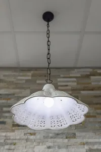 LAMPEDUSA závěsné svítidlo E27, 60W, 230V, keramické stínítko, mosazný řetěz MC011C