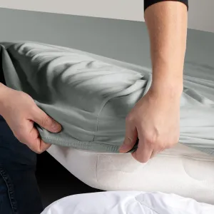Bavlnené jersey prestieradlo s gumou DecoKing Amber oceľové, veľkosť 180-200x200+30