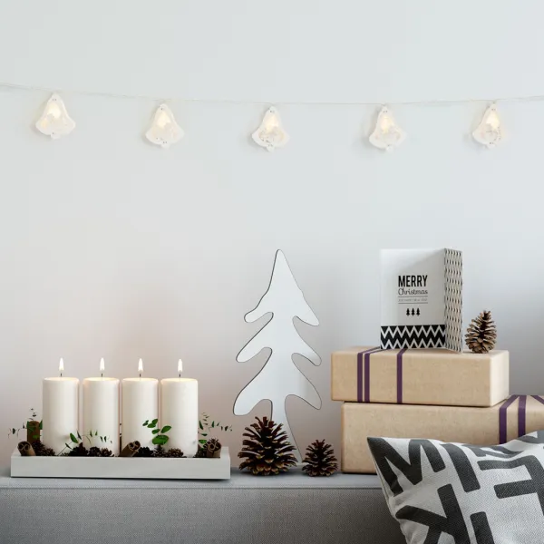 DecoKing Vianočná svetelná reťaz CRALA s dreveným zvončekom biela