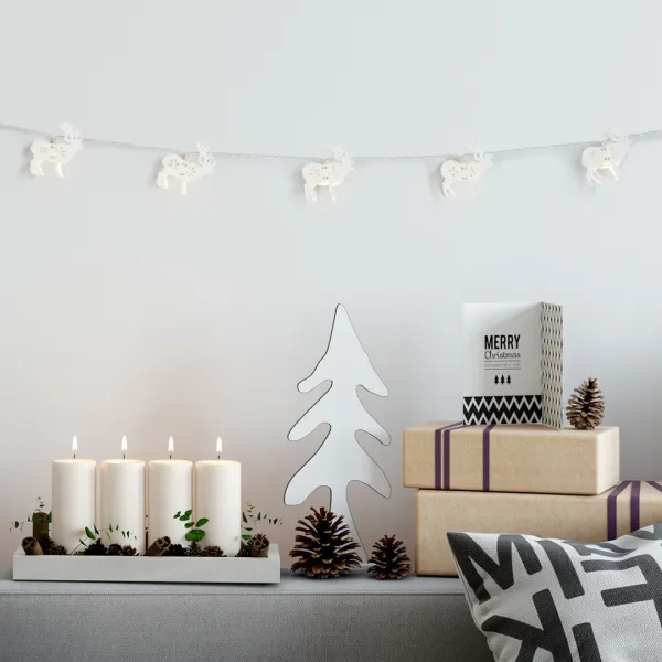 DecoKing Vianočná svetelná reťaz CRALA s drevenými sobmi biela