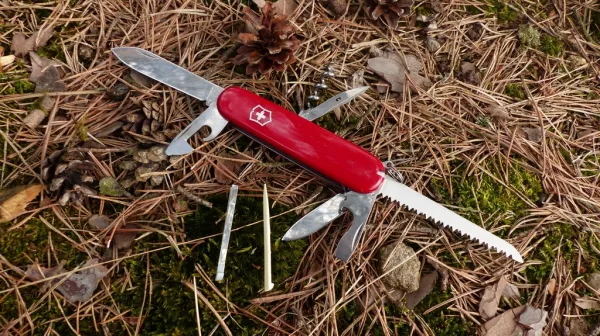 Victorinox Camper červený