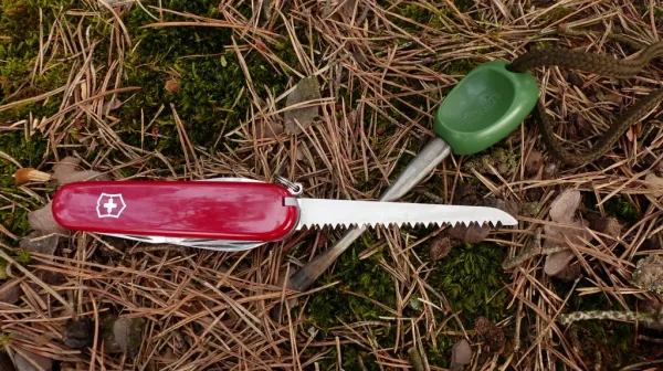 Victorinox Camper červený