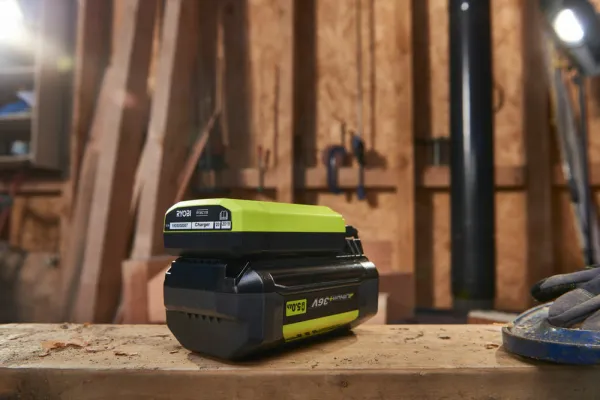 RYOBI 36V MAX POWER Kompaktná nabíjačka 1.7 Amp/h RY36C17A