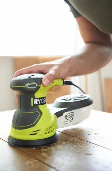 Excentrická brúska RYOBI ROS300A + 20 brúsnych papierov RY5133001142