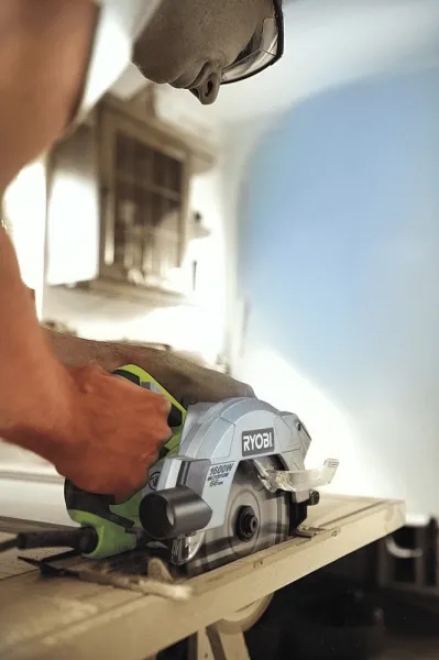 Okružná píla s laserom RYOBI RCS1600-K + puzdro RY5133002779