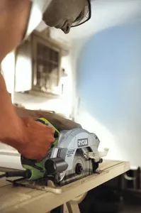 Okružná píla s laserom RYOBI RCS1600-K + puzdro RY5133002779
