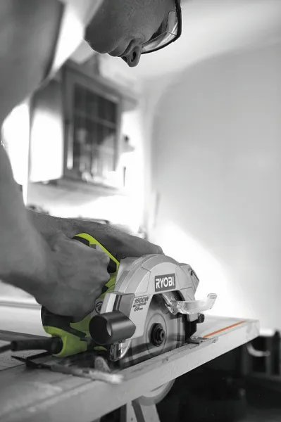 Okružná píla s laserom RYOBI RCS1600-K + puzdro RY5133002779