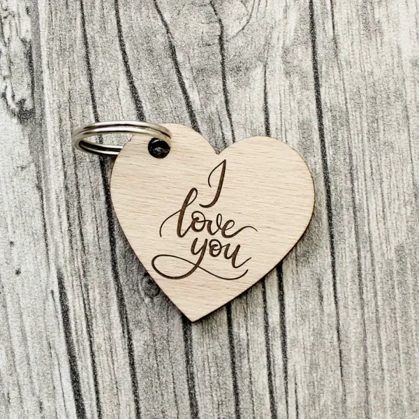 Drevený prívesok na kľúče - I love you