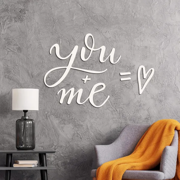 Krátky anglický nápis na stenu - You + Me