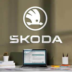 Drevený nápis a logo auta - Škoda