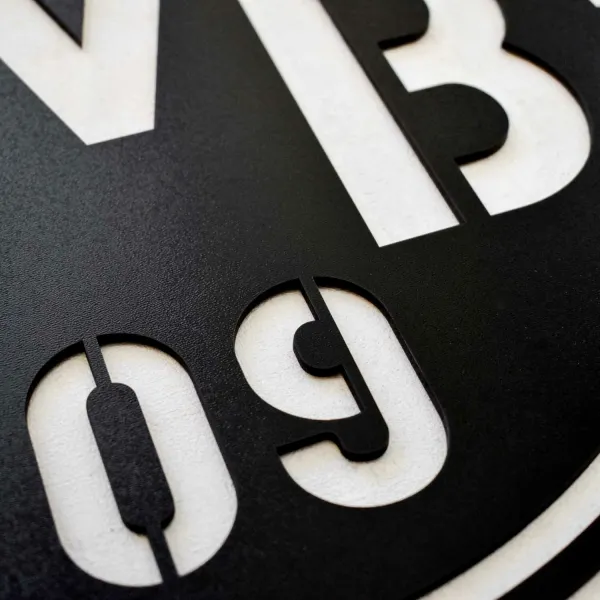 Drevené logo futbalového klubu - BVB