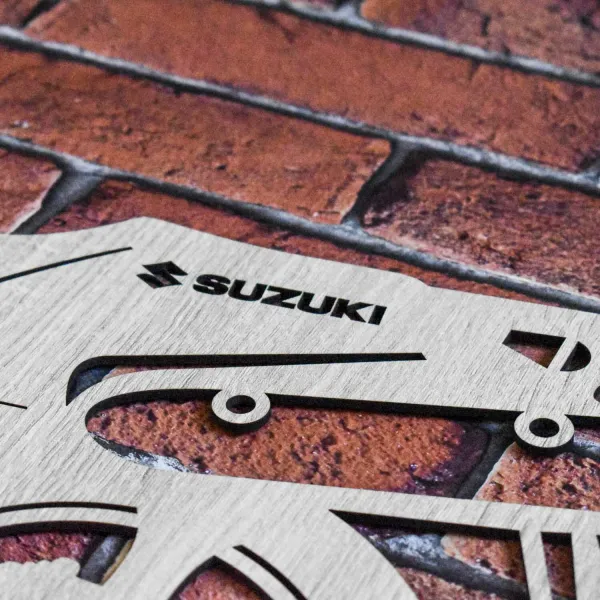 Drevená motorka na stenu - Suzuki V-Strom