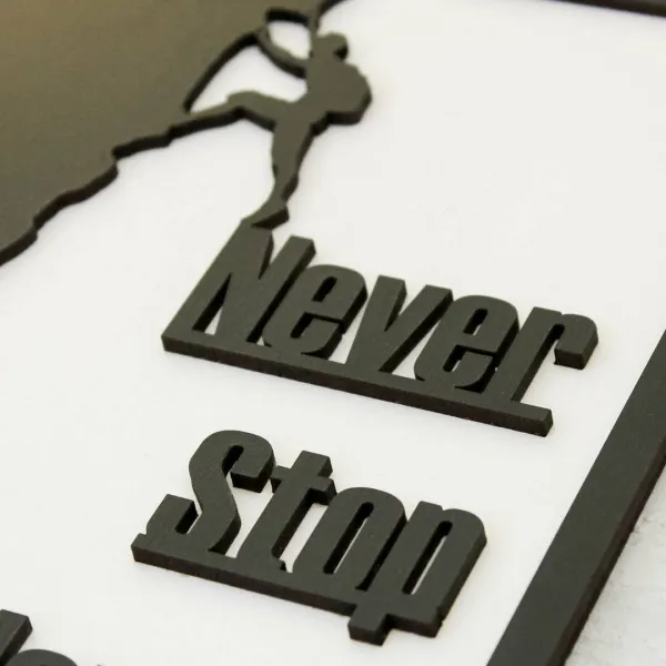 Drevený motivačný obraz s citátom - Never Stop Exploring