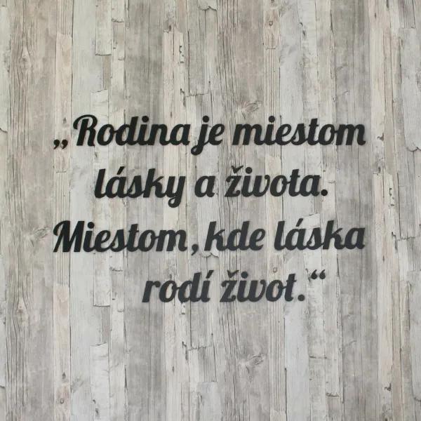 Drevený citát o rodine na stenu