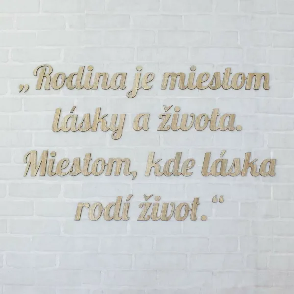 Drevený citát o rodine na stenu