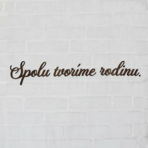 Drevený nápis na stenu - Spolu tvoríme rodinu