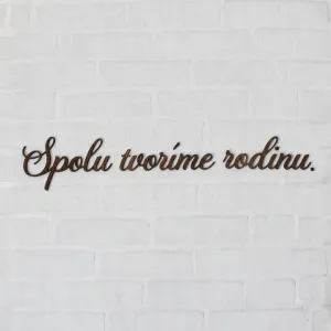 Drevený nápis na stenu - Spolu tvoríme rodinu