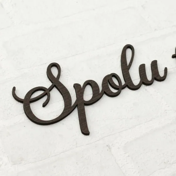 Drevený nápis na stenu - Spolu tvoríme rodinu