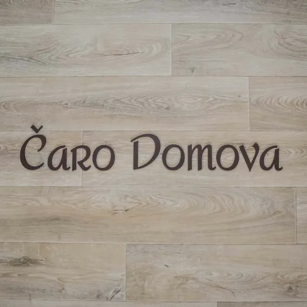 Krátky nápis z dreva - Čaro domova