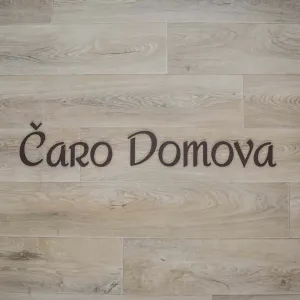 Krátky nápis z dreva - Čaro domova