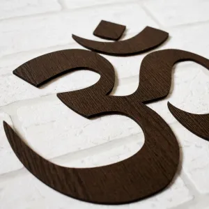 Drevený symbol Ohm na stenu