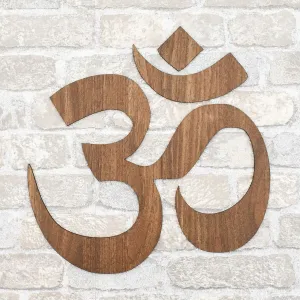 Drevený symbol Ohm na stenu