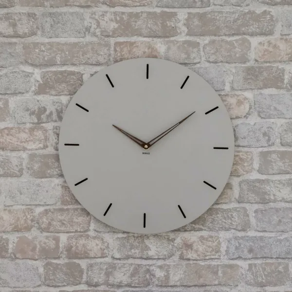 Minimalistické drevené hodiny