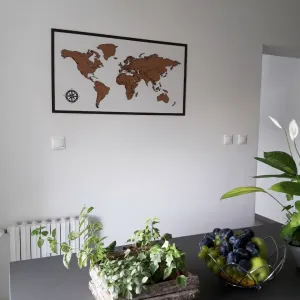 Korková, zapichovacia mapa sveta na stenu s rámom