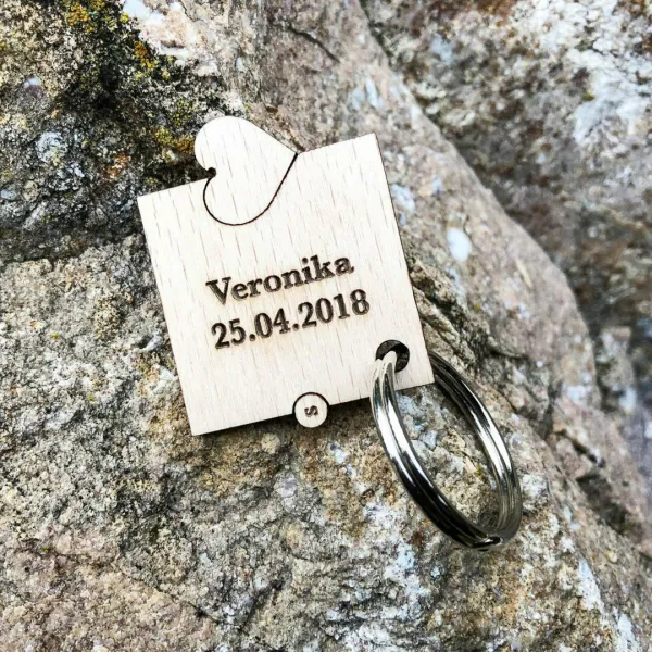 Valentínsky darček - kľúčenka 2 puzzle so srdiečkom