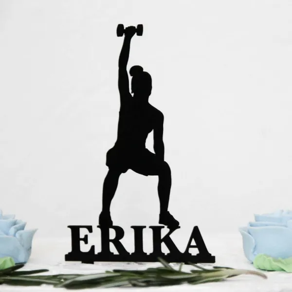 Drevený zápich na tortu s menom - Fitness kulturistka